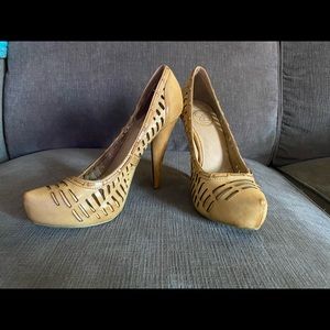 Women’s size 7 Jessica Simpson 5 inche stilettos.
